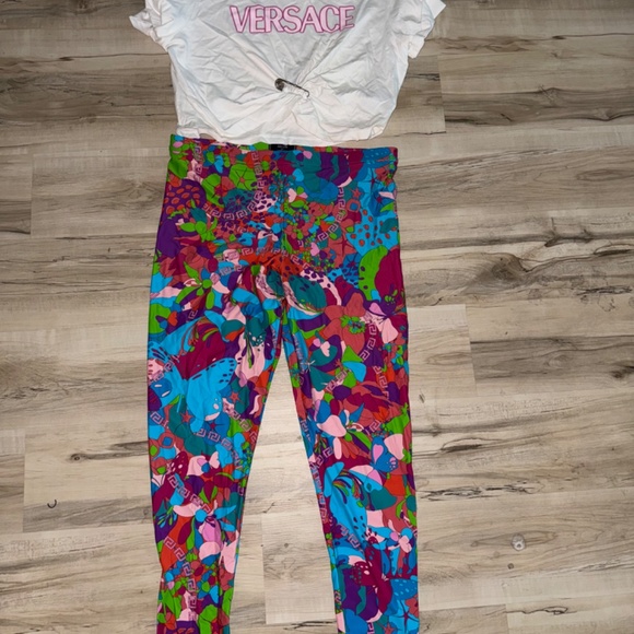 Versace - Picture 3 of 3